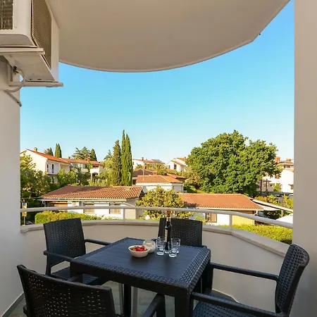 Апартаменты Apartments Macuka 4- 400M From The Beach Премантура