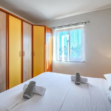 Apartments Macuka 4- 400M From The Beach Премантура