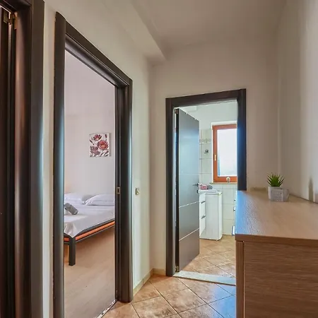 Apartments Macuka 4- 400M From The Beach * Premantura