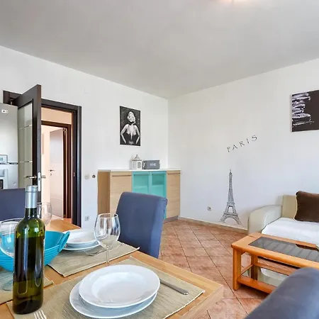 Апартаменты Apartments Macuka 4- 400M From The Beach